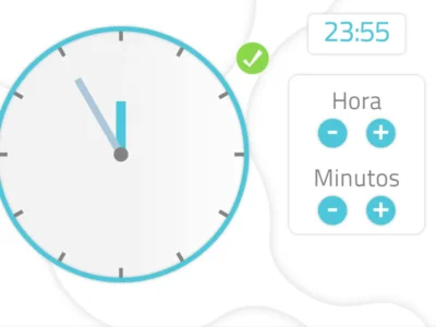 Relógio analógico em interface de reabilitação visuoespacial marcando as 23:55, quadro de hora/minutos e verificação verde.