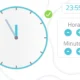 Relógio analógico em interface de reabilitação visuoespacial marcando as 23:55, quadro de hora/minutos e verificação verde.