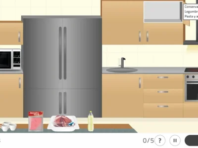 Interface do NeuronUP com a atividade de organizar a cozinha: fichas de utensílios alinhadas para completar a sequência correta.