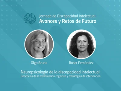 Palestrantes em um palco apresentam uma palestra sobre neuropsicologia da deficiência intelectual, com tela e cérebro.