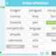 Interface de jogo educativo para ordenar palavras em ordem alfabética, com cartões de palavras e áreas de colocação visíveis