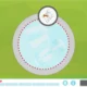 Interface do NeuronUP para relação espacial em crianças: pista para localizar objetos, com um personagem e controles na parte inferior.