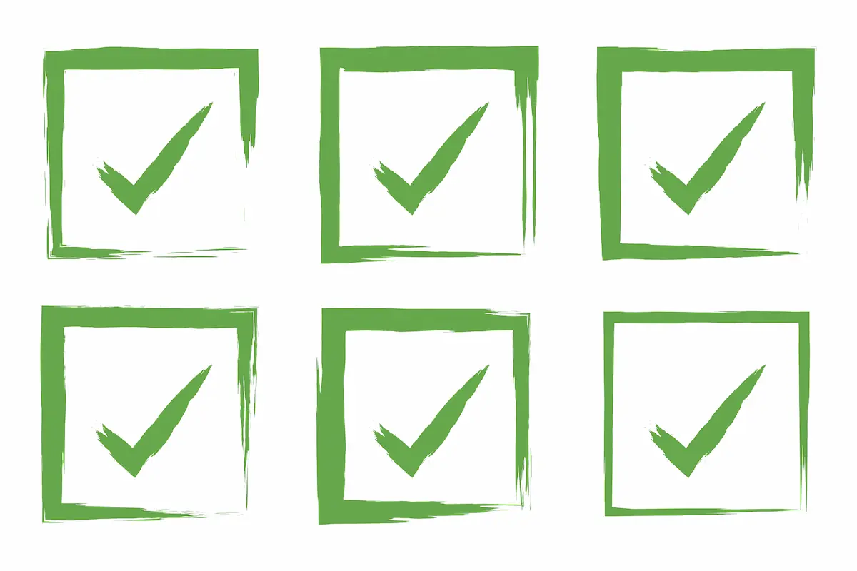 Seis caixas com bordas verdes e checks em pincel, organizadas em duas linhas de três, ilustrando reabilitação cognitiva.