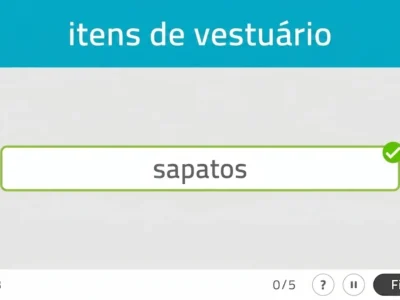 Interface do NeuronUP: Categorias em contagem regressiva, texto 'elementos para se vestir', campo 'sapatos' verificado e contador de 3.