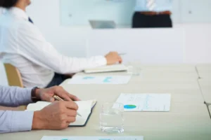 Neurorehabilitation und Stimulierung der exekutiven Funktionen in der Arbeitswelt
