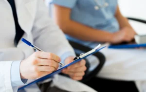 Neuropsychologische Diagnostik im Krankenhaus: kognitive Auswirkungen des Klinikaufenthalts und klinische Empfehlungen. Leitfaden zur neuropsychologischen Diagnostik im Krankenhaus.