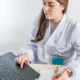 Die Transformation des DSM in der klinischen Praxis. Die wichtigsten Änderungen der DSM-Aktualisierung und die Anwendung der neuen Kriterien des Handbuchs mit NeuronUP.