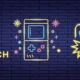 Neonfarbenes Pac-Man-Design in einem dunklen Labyrinth aus Ziegelsteinen mit PLAY ZONE und Spielkonsole, das auf kognitive Funktionen hinweist.