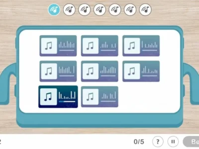 Spieloberfläche mit 16 Feldern und musikalischen Elementen, darunter Ohrsymbole und ein visueller Fortschrittsbalken für das auditive Training.