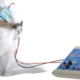 Auswahl an Geräten zur neuronalen Stimulation von Soterix Medical mit sichtbaren Kabeln und Elektroden vor neutralem Hintergrund
