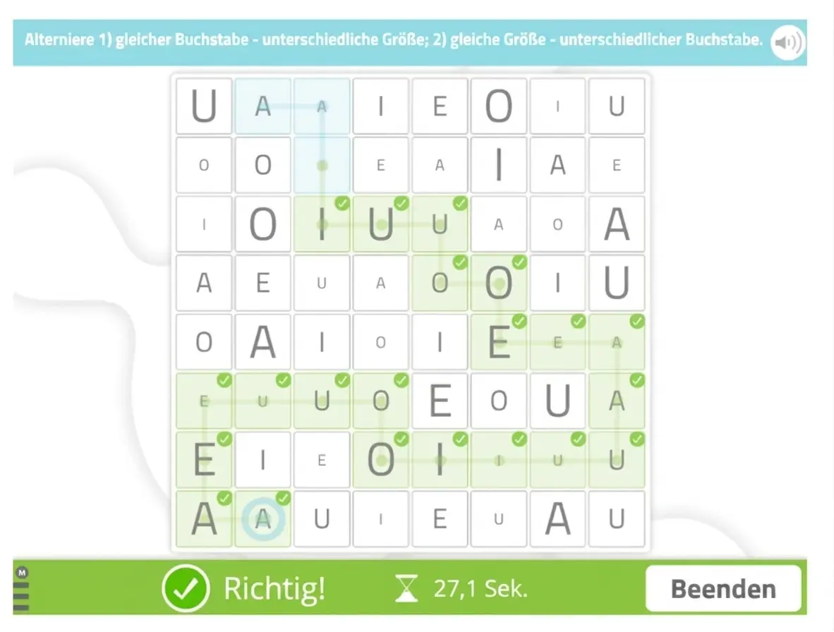 Gitterlabyrinth mit verteilten Buchstaben A, E, I, O und U; Pfeile und wechselnde Anweisungen zur Lösung, Stoppuhr und Erfolgsmeldung.
