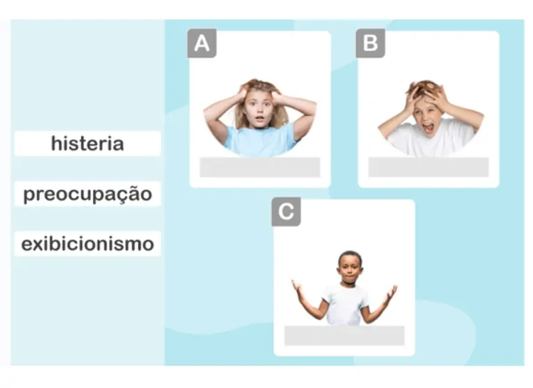 Groupe d'enfants réalisant une activité de stimulation cognitive en portugais du Brésil, manipulant des cartes pour associer des mots.