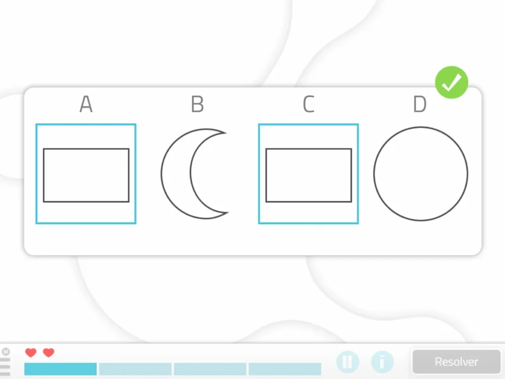 Capture d'un exercice pour trouver des figures identiques dans NeuronUP : quatre options A–D avec des formes différentes (rectangles vides, lune/arc et cercle) ; on voit une coche indiquant l'option correcte.