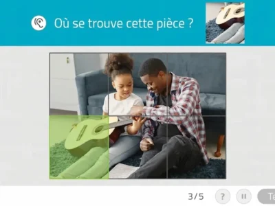 Puzzle en cours avec un enfant et un adulte; pièces emboîtées, on voit une guitare et la question « Où est cette pièce ? ».