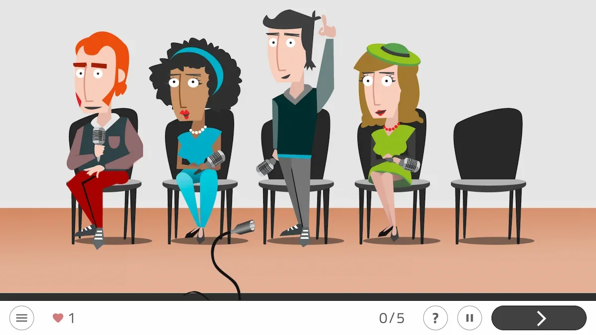 Quatre personnages caricaturaux assis sur des chaises lors d'une interview, chacun avec un micro ; on voit un ordinateur portable et des cahiers.