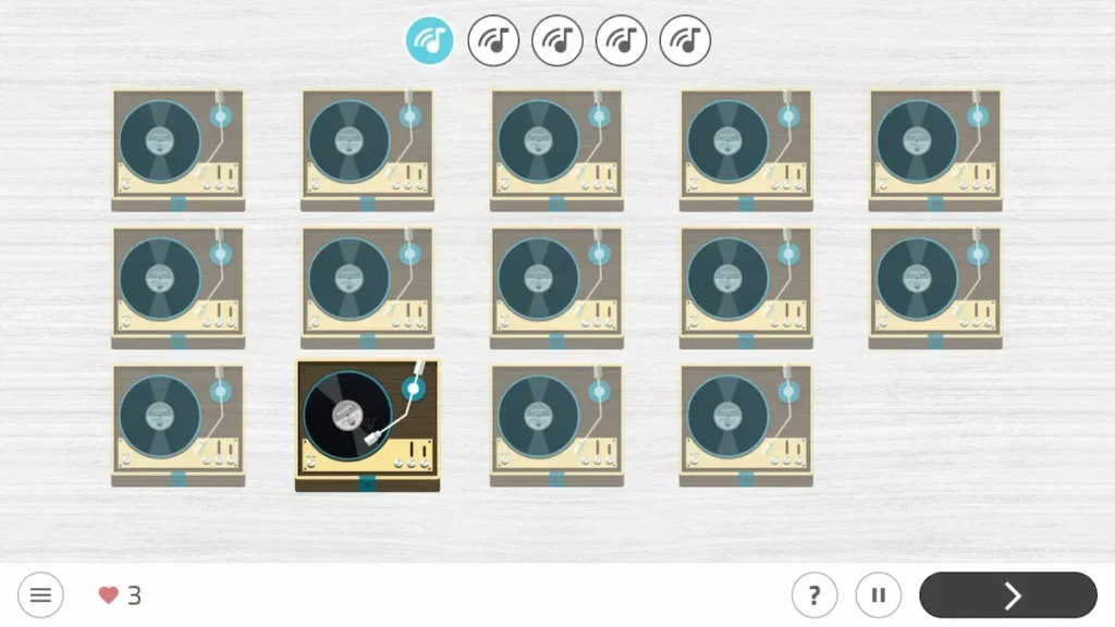 Grille de 16 cases avec des platines anciennes, l'une en cours de lecture, des icônes de progression et un indicateur de vies sur fond clair.