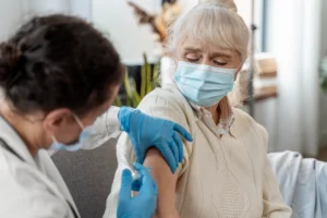 Vaccin antigrippal à forte dose et maladie d’Alzheimer : peut-il réduire le risque chez les personnes âgées ?