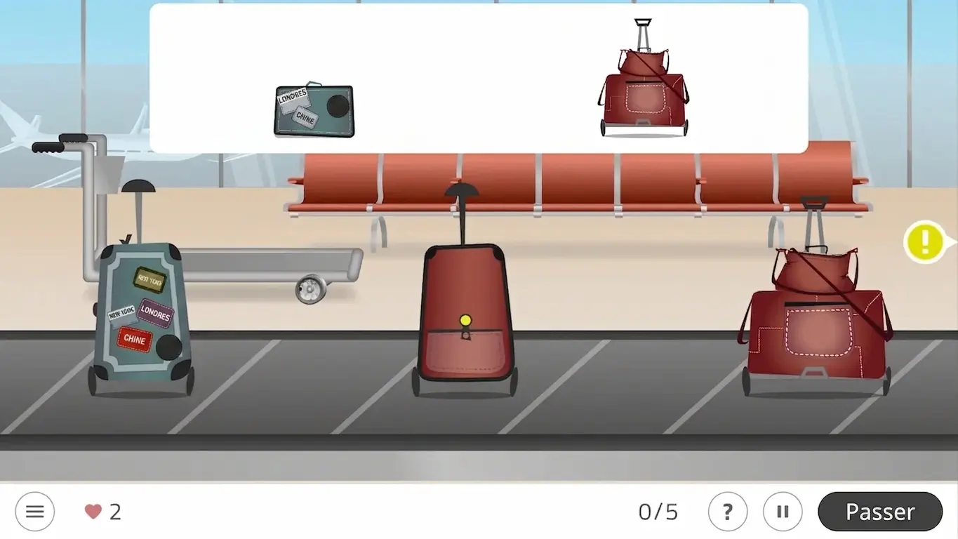 Scène dans un aéroport avec un tapis à bagages, plusieurs valises vertes et rouges et un chariot ; l’interface de NeuronUP indique une tâche de récupération des bagages sur une tablette.
