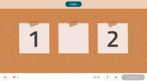 Interfaccia su bacheca di sughero con tre post-it numerati, barra 0/5 e cuore, raffigura un esercizio sequenziale.