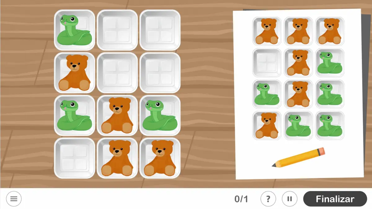 Gioco di abbinamento: due file di piatti con orsetti marroni e serpenti verdi; a destra una scheda, pulsante e contatore basso.