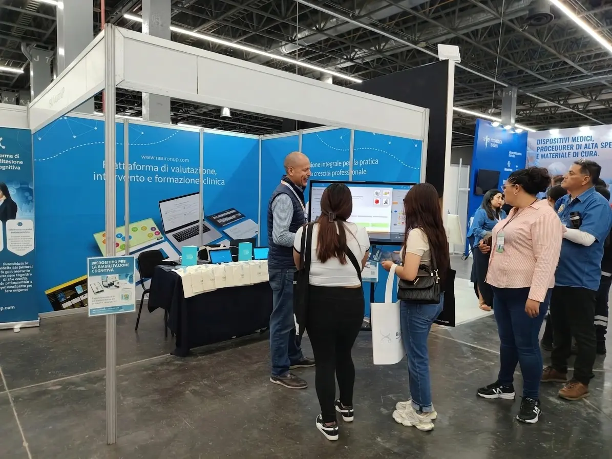 Team di NeuronUP che presenta soluzioni di valutazione e riabilitazione cognitiva a Medical Expo Guadalajara