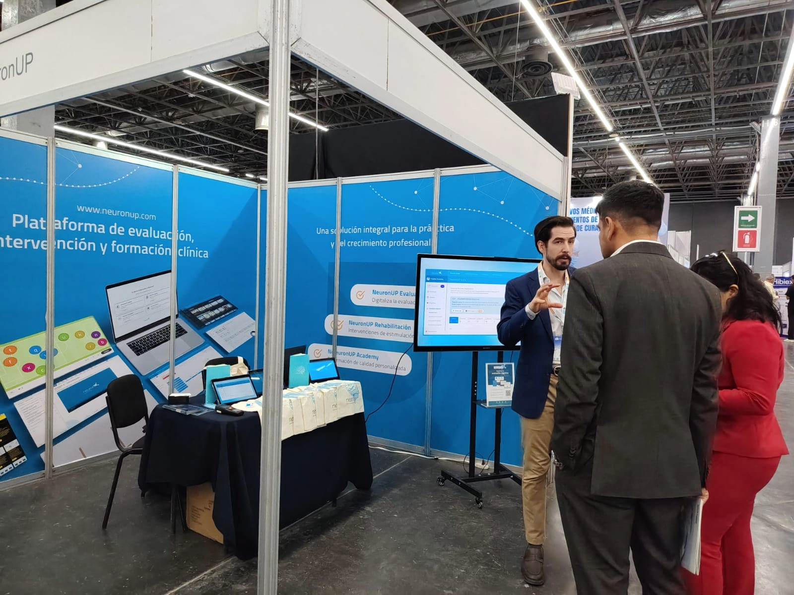 Команда NeuronUP на Medical Expo Guadalajara 2026 представляет свою экосистему цифрового когнитивного здоровья