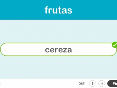 Interfaz de NeuronUP para la categoría relámpago 'frutas': título, campo con 'cereza' verificada y 0/5; botón Finalizar.