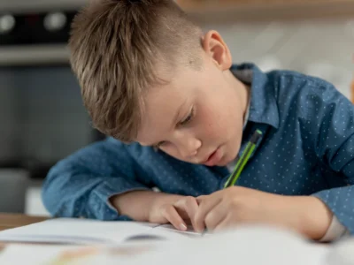 Altas capacidades intelectuales y bienestar psicológico factores de riesgo, factores protectores y el rol del apoyo familiar